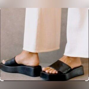 SVEGAN by ALOHAS Janice black vegan platform slide sandals